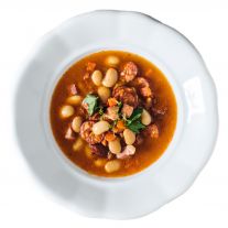 Hotovky z plechovky Fazuľová polievka s údeným a klobásou, 800ml (2-3 porcie)